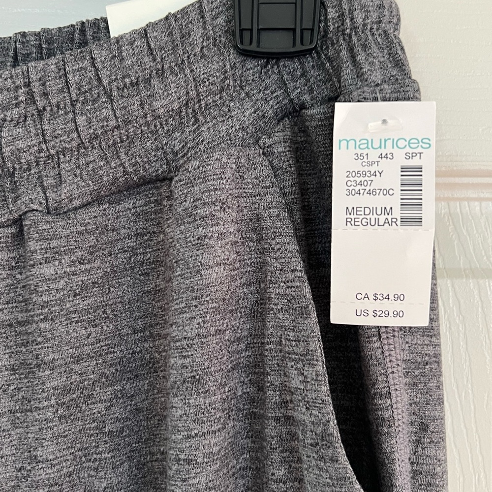 New with tags- Maurice’s Heather Gray- size Medium Joggers